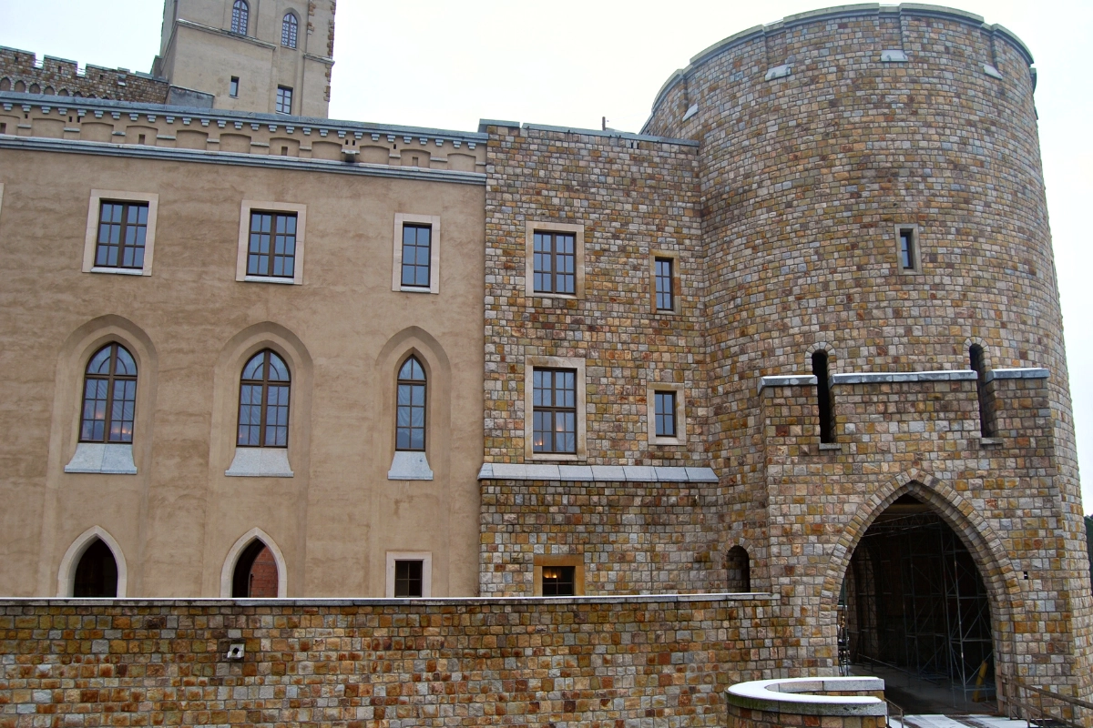 zamek w Stobnicy